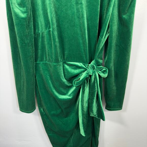 Eloquii Emerald Green Velvet Wrap Dress Plus Size 16 Holiday Cocktail Mini - Picture 7 of 9
